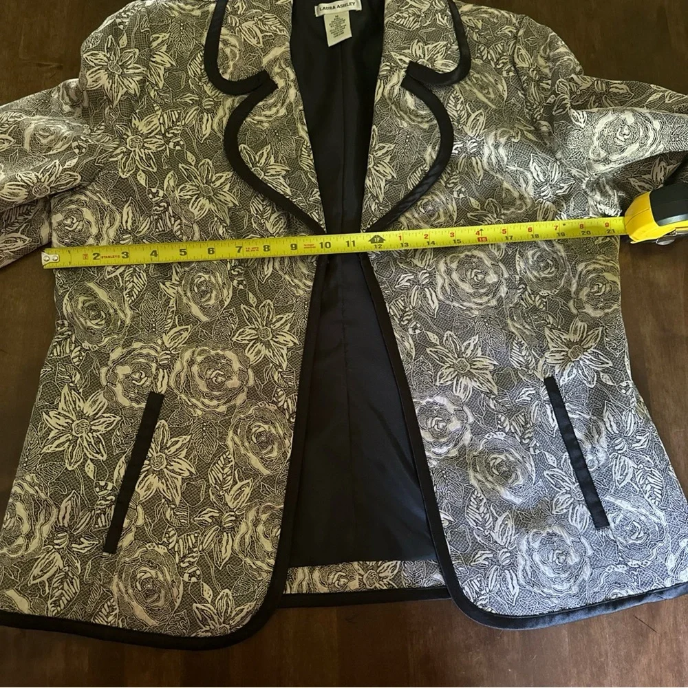 Laura Ashley Blazer Tapestry Jacket Womens M Floral‎ Black Gold Party Office - Picture 5 of 8